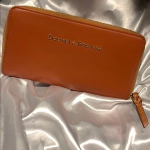 Dooney & Bourke wallet